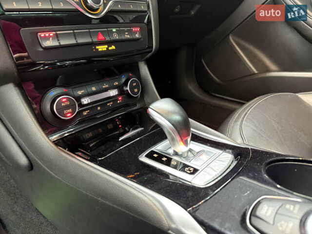 Белый Инфинити QX30, объемом двигателя 1.99 л и пробегом 74 тыс. км за 20900 $, фото 10 на Automoto.ua