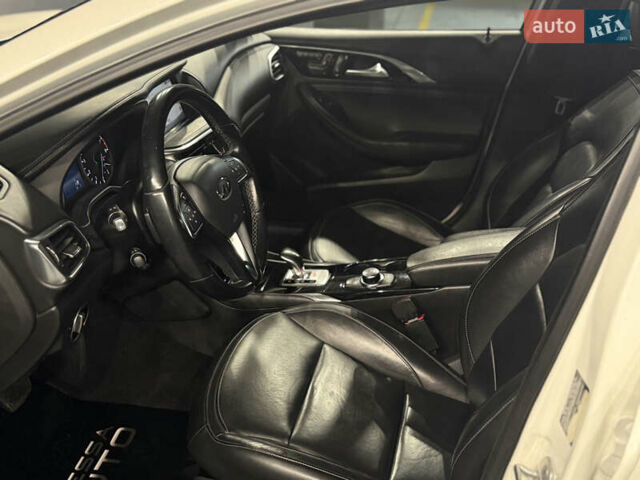 Белый Инфинити QX30, объемом двигателя 1.99 л и пробегом 125 тыс. км за 15000 $, фото 21 на Automoto.ua