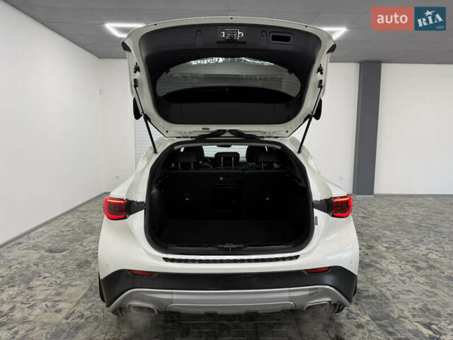 Белый Инфинити QX30, объемом двигателя 1.99 л и пробегом 74 тыс. км за 20900 $, фото 7 на Automoto.ua