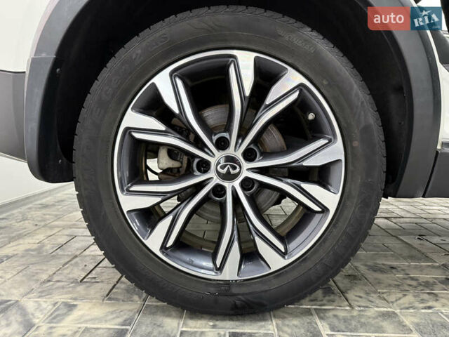 Белый Инфинити QX30, объемом двигателя 1.99 л и пробегом 74 тыс. км за 20900 $, фото 23 на Automoto.ua