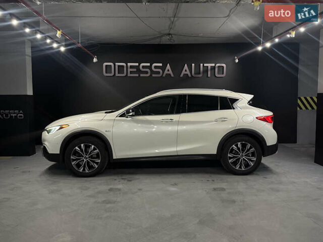 Белый Инфинити QX30, объемом двигателя 1.99 л и пробегом 125 тыс. км за 15000 $, фото 6 на Automoto.ua