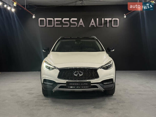 Белый Инфинити QX30, объемом двигателя 1.99 л и пробегом 125 тыс. км за 15000 $, фото 2 на Automoto.ua
