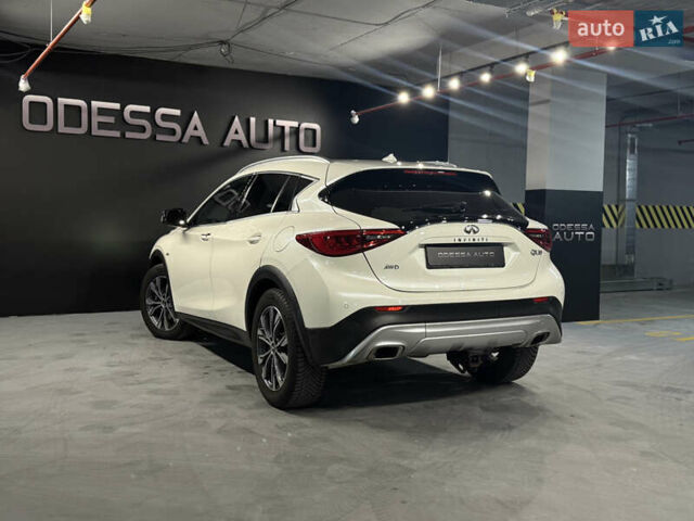 Белый Инфинити QX30, объемом двигателя 1.99 л и пробегом 125 тыс. км за 15000 $, фото 4 на Automoto.ua