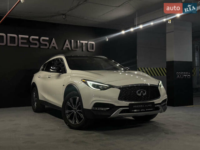 Белый Инфинити QX30, объемом двигателя 1.99 л и пробегом 125 тыс. км за 15000 $, фото 8 на Automoto.ua