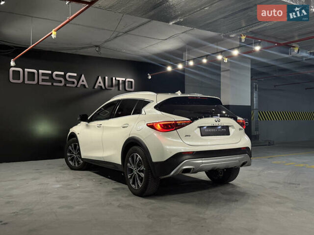 Белый Инфинити QX30, объемом двигателя 1.99 л и пробегом 125 тыс. км за 15000 $, фото 5 на Automoto.ua