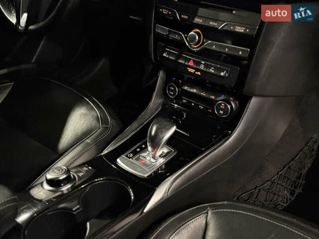 Белый Инфинити QX30, объемом двигателя 1.99 л и пробегом 125 тыс. км за 15000 $, фото 18 на Automoto.ua