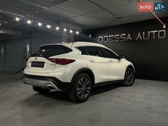 Белый Инфинити QX30, объемом двигателя 1.99 л и пробегом 125 тыс. км за 15000 $, фото 11 на Automoto.ua
