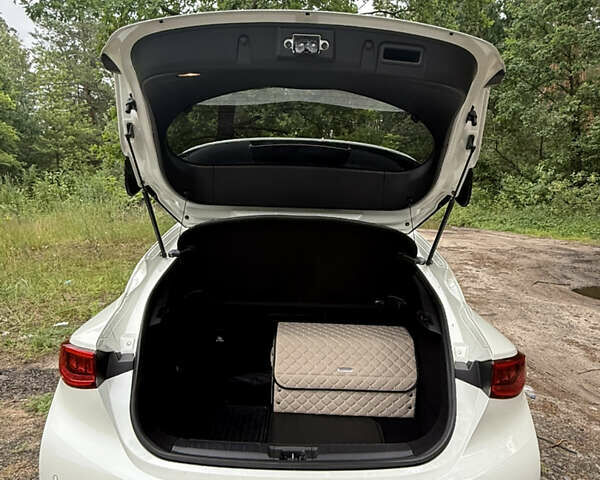 Білий Інфініті QX30, об'ємом двигуна 1.99 л та пробігом 113 тис. км за 19000 $, фото 20 на Automoto.ua