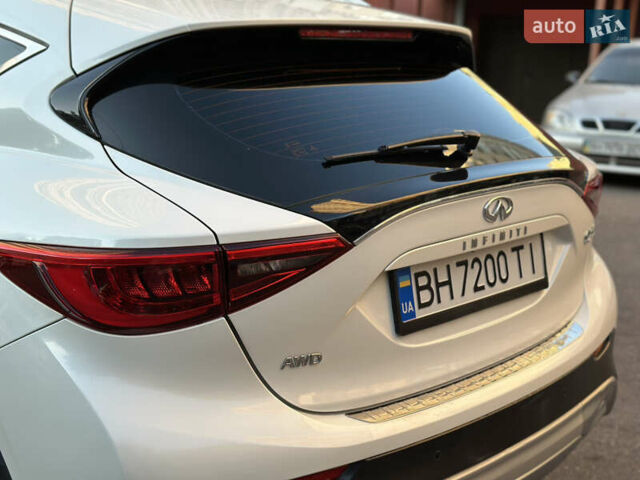 Белый Инфинити QX30, объемом двигателя 1.99 л и пробегом 74 тыс. км за 22800 $, фото 29 на Automoto.ua