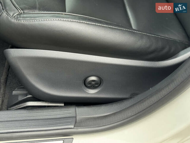 Белый Инфинити QX30, объемом двигателя 2 л и пробегом 87 тыс. км за 18199 $, фото 14 на Automoto.ua