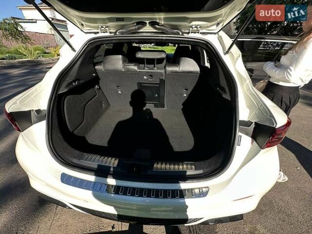 Белый Инфинити QX30, объемом двигателя 1.99 л и пробегом 48 тыс. км за 22700 $, фото 7 на Automoto.ua