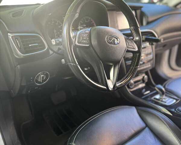 Белый Инфинити QX30, объемом двигателя 1.99 л и пробегом 125 тыс. км за 14950 $, фото 12 на Automoto.ua