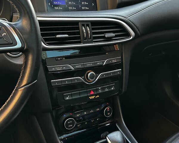 Белый Инфинити QX30, объемом двигателя 1.99 л и пробегом 74 тыс. км за 22800 $, фото 22 на Automoto.ua