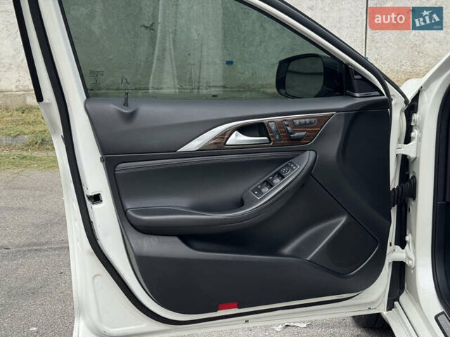 Белый Инфинити QX30, объемом двигателя 2 л и пробегом 87 тыс. км за 18199 $, фото 8 на Automoto.ua