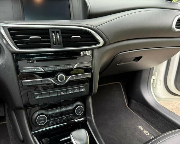 Білий Інфініті QX30, об'ємом двигуна 1.99 л та пробігом 113 тис. км за 19000 $, фото 12 на Automoto.ua