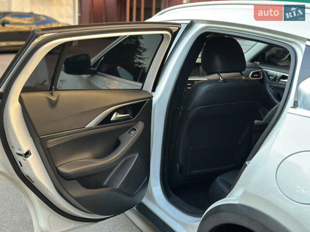 Белый Инфинити QX30, объемом двигателя 1.99 л и пробегом 74 тыс. км за 22800 $, фото 17 на Automoto.ua