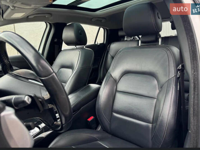 Белый Инфинити QX30, объемом двигателя 1.99 л и пробегом 125 тыс. км за 14950 $, фото 4 на Automoto.ua