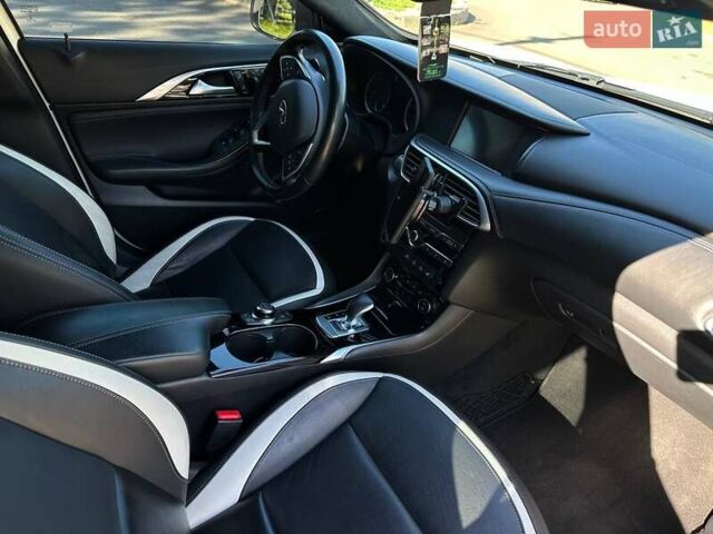 Белый Инфинити QX30, объемом двигателя 1.99 л и пробегом 48 тыс. км за 22700 $, фото 26 на Automoto.ua