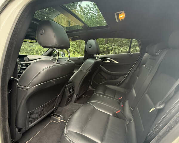 Білий Інфініті QX30, об'ємом двигуна 1.99 л та пробігом 113 тис. км за 19000 $, фото 16 на Automoto.ua