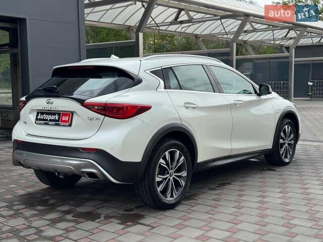 Білий Інфініті QX30, об'ємом двигуна 2 л та пробігом 124 тис. км за 15390 $, фото 6 на Automoto.ua