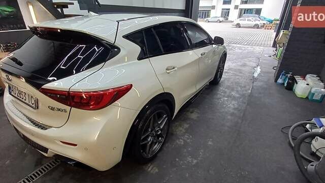 Белый Инфинити QX30, объемом двигателя 1.99 л и пробегом 48 тыс. км за 22700 $, фото 13 на Automoto.ua