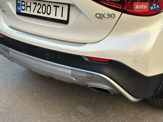 Белый Инфинити QX30, объемом двигателя 1.99 л и пробегом 74 тыс. км за 22800 $, фото 6 на Automoto.ua