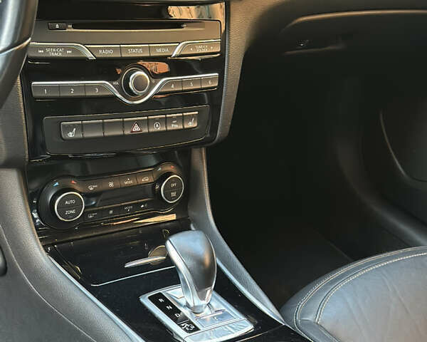 Белый Инфинити QX30, объемом двигателя 1.99 л и пробегом 74 тыс. км за 22800 $, фото 10 на Automoto.ua