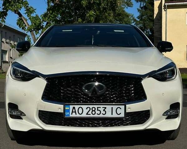Белый Инфинити QX30, объемом двигателя 1.99 л и пробегом 48 тыс. км за 22700 $, фото 2 на Automoto.ua