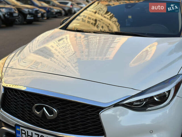 Белый Инфинити QX30, объемом двигателя 1.99 л и пробегом 74 тыс. км за 22800 $, фото 1 на Automoto.ua