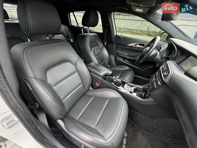 Белый Инфинити QX30, объемом двигателя 2 л и пробегом 87 тыс. км за 18199 $, фото 38 на Automoto.ua