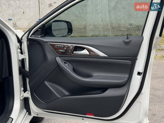 Белый Инфинити QX30, объемом двигателя 2 л и пробегом 87 тыс. км за 18199 $, фото 33 на Automoto.ua