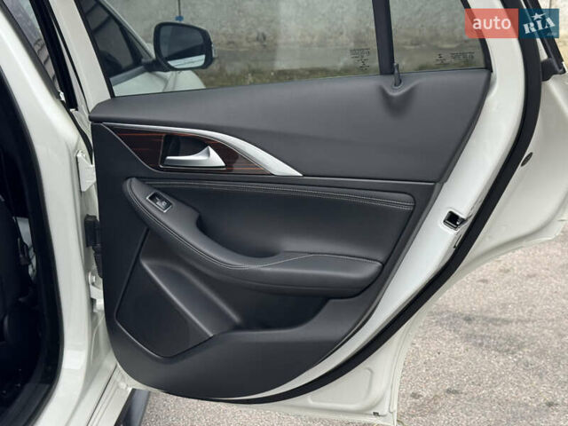 Белый Инфинити QX30, объемом двигателя 2 л и пробегом 87 тыс. км за 18199 $, фото 29 на Automoto.ua