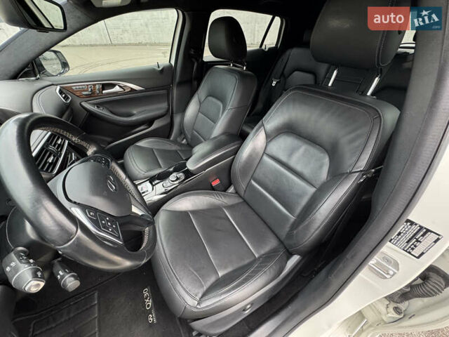 Белый Инфинити QX30, объемом двигателя 2 л и пробегом 87 тыс. км за 18199 $, фото 13 на Automoto.ua