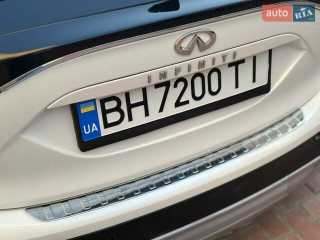 Белый Инфинити QX30, объемом двигателя 1.99 л и пробегом 74 тыс. км за 22800 $, фото 30 на Automoto.ua
