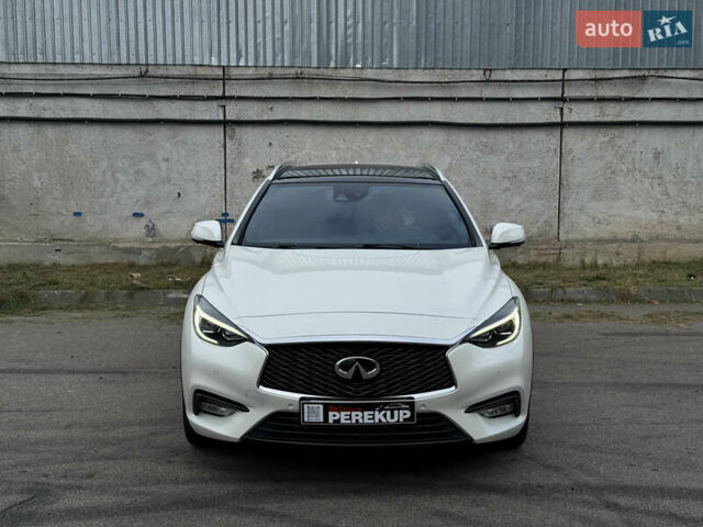 Белый Инфинити QX30, объемом двигателя 2 л и пробегом 87 тыс. км за 18199 $, фото 1 на Automoto.ua