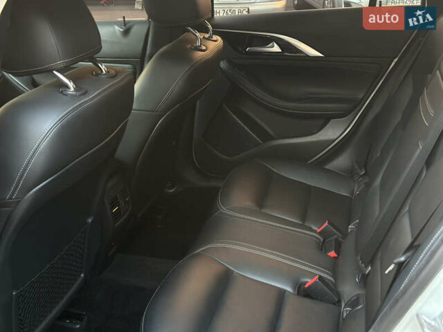 Белый Инфинити QX30, объемом двигателя 1.99 л и пробегом 74 тыс. км за 22800 $, фото 15 на Automoto.ua