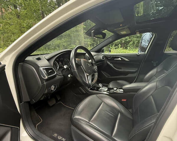 Білий Інфініті QX30, об'ємом двигуна 1.99 л та пробігом 113 тис. км за 19000 $, фото 14 на Automoto.ua