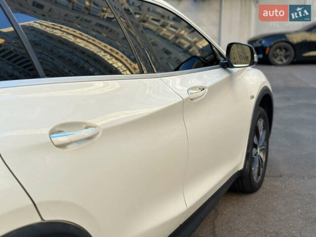 Белый Инфинити QX30, объемом двигателя 1.99 л и пробегом 74 тыс. км за 22800 $, фото 7 на Automoto.ua