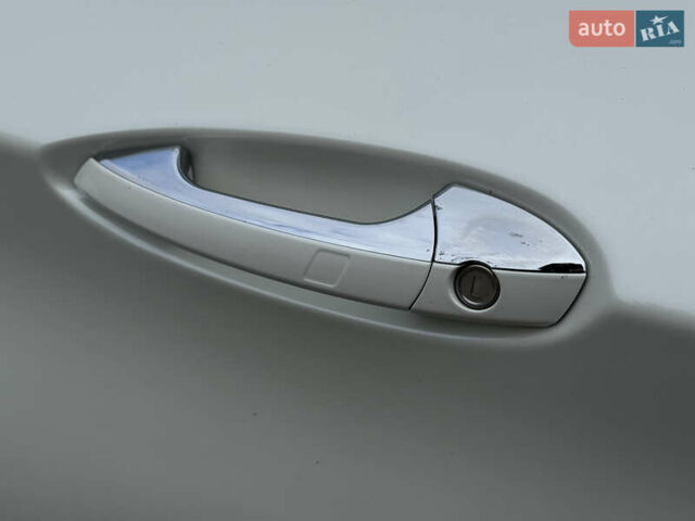 Белый Инфинити QX30, объемом двигателя 2 л и пробегом 87 тыс. км за 18199 $, фото 7 на Automoto.ua