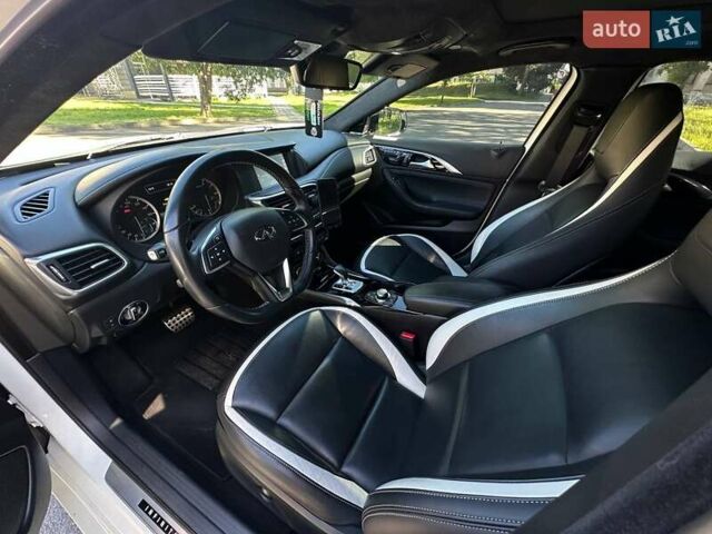 Белый Инфинити QX30, объемом двигателя 1.99 л и пробегом 48 тыс. км за 22700 $, фото 24 на Automoto.ua