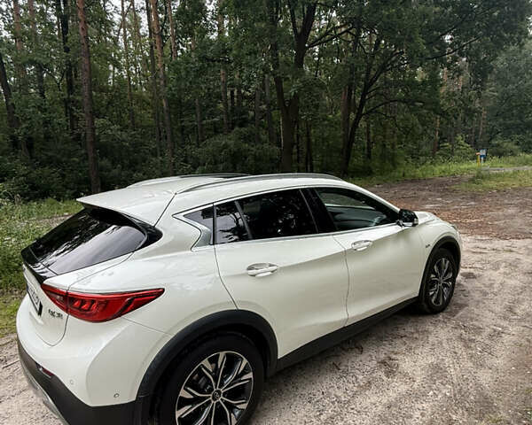 Білий Інфініті QX30, об'ємом двигуна 1.99 л та пробігом 113 тис. км за 19000 $, фото 7 на Automoto.ua