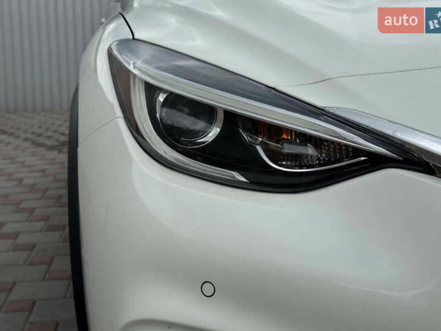 Белый Инфинити QX30, объемом двигателя 1.99 л и пробегом 125 тыс. км за 14950 $, фото 5 на Automoto.ua