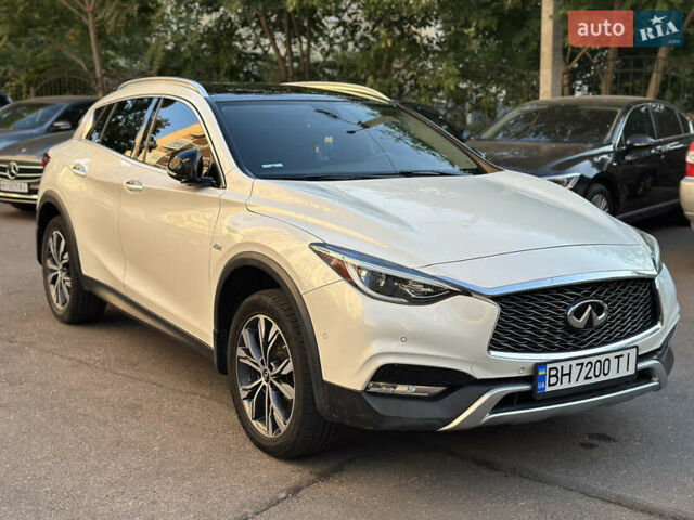 Белый Инфинити QX30, объемом двигателя 1.99 л и пробегом 74 тыс. км за 22800 $, фото 2 на Automoto.ua