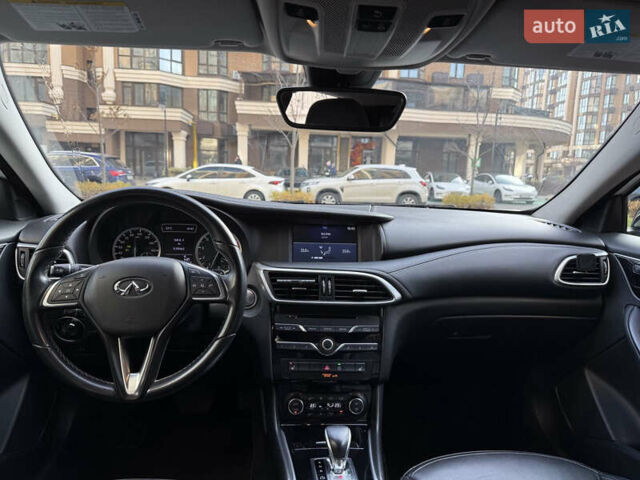 Білий Інфініті QX30, об'ємом двигуна 1.99 л та пробігом 54 тис. км за 19000 $, фото 5 на Automoto.ua