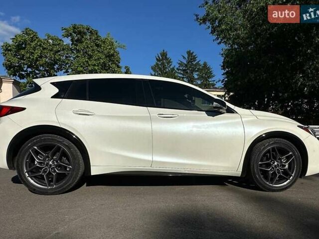 Белый Инфинити QX30, объемом двигателя 1.99 л и пробегом 48 тыс. км за 22700 $, фото 4 на Automoto.ua