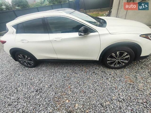 Белый Инфинити QX30, объемом двигателя 1.99 л и пробегом 140 тыс. км за 19500 $, фото 7 на Automoto.ua