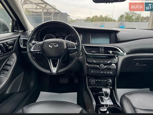 Белый Инфинити QX30, объемом двигателя 1.99 л и пробегом 125 тыс. км за 14950 $, фото 3 на Automoto.ua