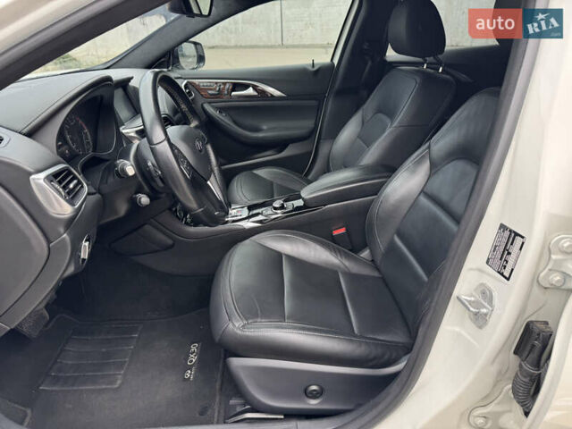 Белый Инфинити QX30, объемом двигателя 2 л и пробегом 87 тыс. км за 18199 $, фото 12 на Automoto.ua