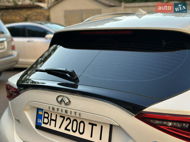 Белый Инфинити QX30, объемом двигателя 1.99 л и пробегом 74 тыс. км за 22800 $, фото 5 на Automoto.ua