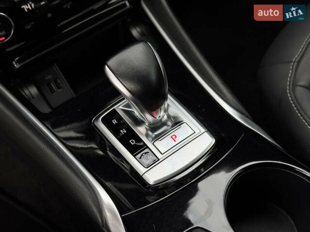 Белый Инфинити QX30, объемом двигателя 2 л и пробегом 87 тыс. км за 18199 $, фото 23 на Automoto.ua